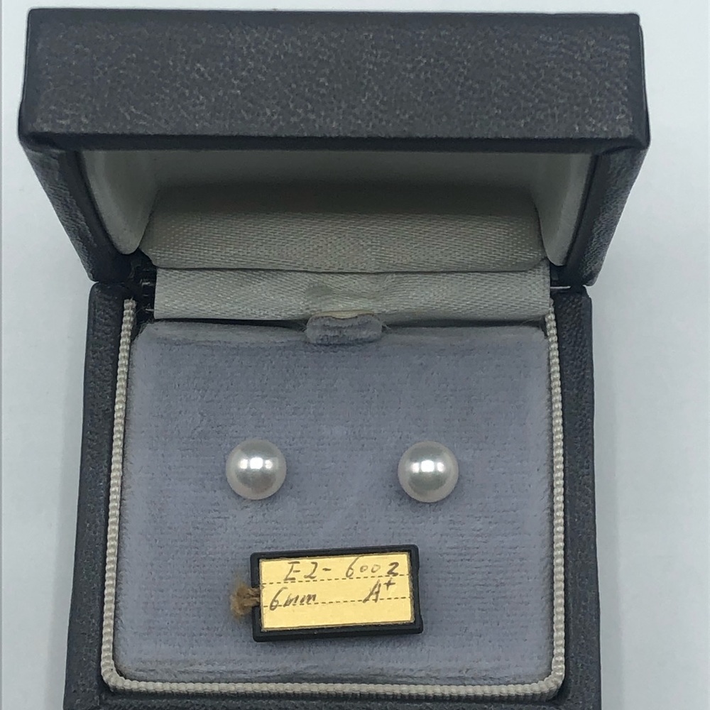 Mikimoto pearl studs 14k yellow gold